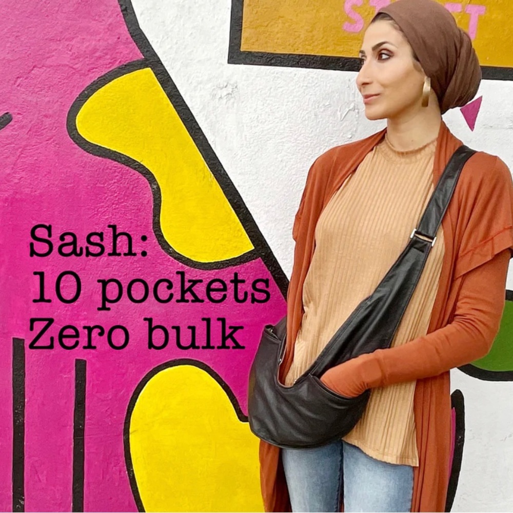Large with many pockets / Black soft Leather / easy to carry